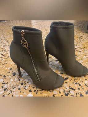Guess Olive Green Ankle Booties with Side Zip (WEAR JUST ONCE)